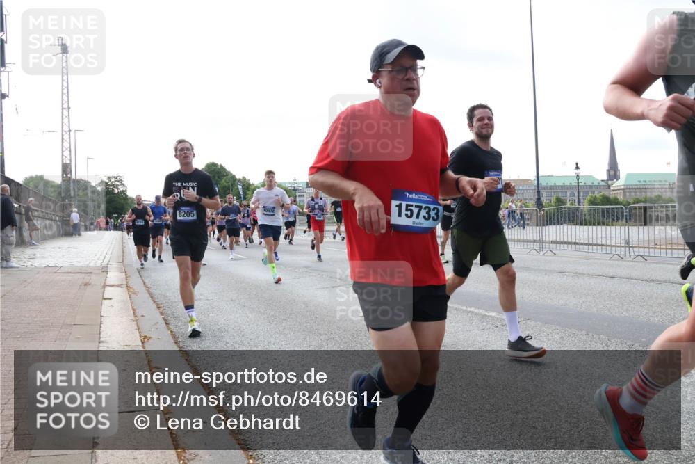 29.06.2025 - hella hamburg halbmarathon Lena Gebhardt http://msf.ph/oto/8469614 29.06.2025 09:55:28 Lombardsbrücke 8205, 15733, 1120, 1151, 1200, 1461, 1630, 1683, 1696, 1706, 1884, 1976, 2207, 2274, 2284, 2287, 2411, 2706, 2708, 2718, 2816, 3087, 3213, 3258, 3399, 3435, 3654, 3747, 3945, 3985, 4088, 4093, 4121, 4189, 4345, 4847, 4890, 4938, 5102, 5421, 5459, 5638, 5705, 5708, 5915, 6009, 6027, 6054, 6158, 6421, 6481, 6532, 6662, 6691, 6836, 6923, 6938, 7052, 7269, 7312, 7659, 8371, 8437, 8693, 8889, 9031, 9159, 9476, 9869, 9931, 11333 meine-sportfotos.de