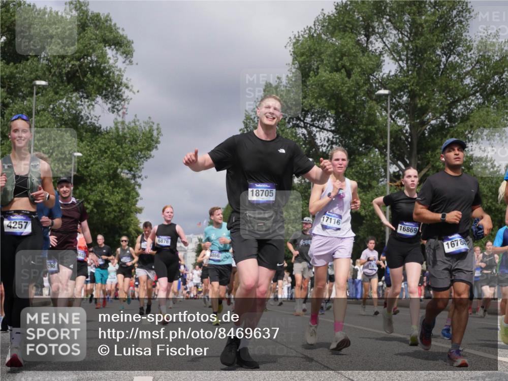 29.06.2025 - hella hamburg halbmarathon Luisa Fischer http://msf.ph/oto/8469637 29.06.2025 10:43:26 Kennedybrücke 4257, 298, 653, 6876, 6866, 18705, 16869, 17116, 1678, 1058, 2019, 2888, 3808, 5229, 5263, 5654, 5701, 5876, 5877, 5901, 6866, 6876, 7174, 7456, 7675, 7850, 7984, 8107, 8391, 9495, 10806 meine-sportfotos.de