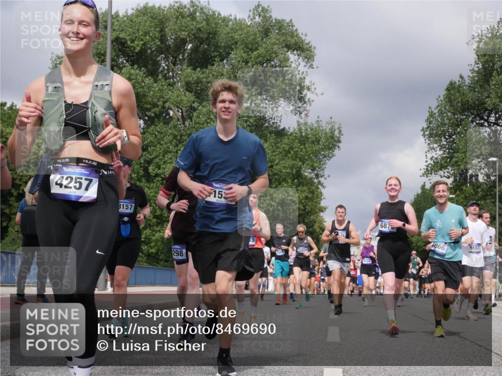 29.06.2025 - hella hamburg halbmarathon Luisa Fischer http://msf.ph/oto/8469690 29.06.2025 10:43:28 Kennedybrücke 4257, 8157, 15, 298, 63, 12414, 31, 687, 6866, 8107, 1058, 1586, 2019, 2888, 3808, 5263, 5654, 5701, 5876, 5901, 6866, 6876, 7174, 7675, 7850, 7984, 8107, 8391, 9495, 10806, 10833 meine-sportfotos.de