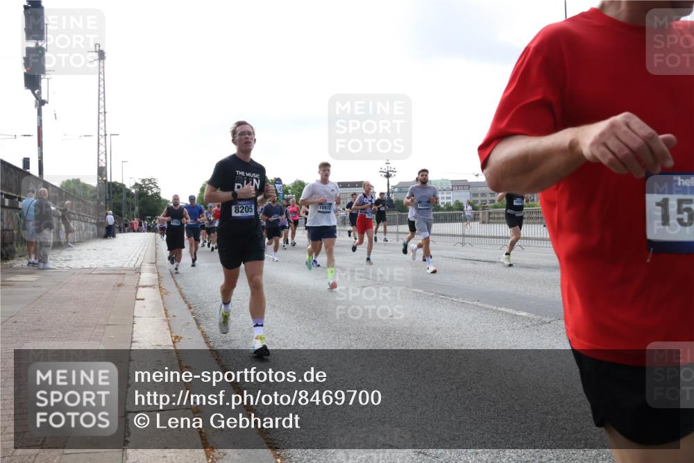 29.06.2025 - hella hamburg halbmarathon Lena Gebhardt http://msf.ph/oto/8469700 29.06.2025 09:55:29 Lombardsbrücke 5708, 8205, 18581, 15563, 15, 1120, 1151, 1200, 1461, 1630, 1683, 1696, 1706, 1884, 1976, 2207, 2274, 2284, 2287, 2411, 2706, 2708, 2718, 2816, 3087, 3213, 3258, 3399, 3435, 3654, 3747, 3945, 3985, 4088, 4093, 4121, 4189, 4324, 4345, 4847, 4890, 4938, 5102, 5421, 5459, 5638, 5705, 5708, 5915, 6009, 6027, 6054, 6158, 6421, 6481, 6532, 6662, 6691, 6836, 6923, 6938, 7052, 7269, 7312, 7659, 8371, 8437, 8693, 8889, 9031, 9159, 9869, 9931, 11333 meine-sportfotos.de