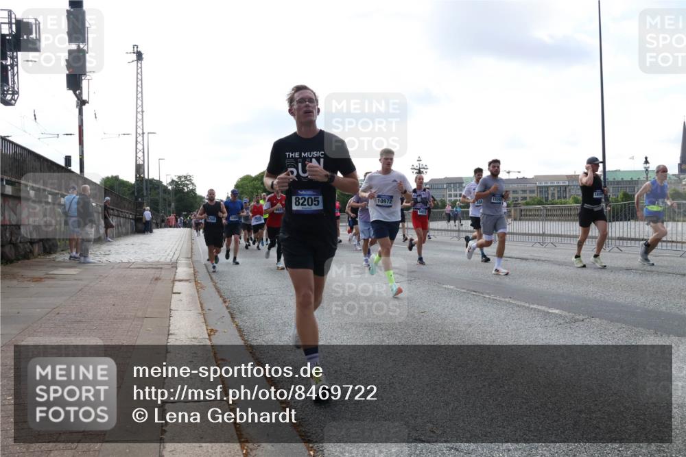 29.06.2025 - hella hamburg halbmarathon Lena Gebhardt http://msf.ph/oto/8469722 29.06.2025 09:55:29 Lombardsbrücke 5708, 14909, 8927, 1858, 8205, 15563, 5915, 1120, 1151, 1200, 1461, 1630, 1683, 1696, 1706, 1884, 1976, 2207, 2274, 2284, 2287, 2411, 2706, 2708, 2718, 2816, 3087, 3213, 3258, 3399, 3435, 3654, 3747, 3945, 3985, 4088, 4093, 4121, 4189, 4324, 4345, 4847, 4890, 4938, 5102, 5421, 5459, 5638, 5705, 5708, 5915, 6009, 6027, 6054, 6158, 6421, 6481, 6532, 6662, 6691, 6836, 6923, 6938, 7052, 7269, 7312, 7659, 8371, 8437, 8693, 8889, 9031, 9159, 9869, 9931, 11333 meine-sportfotos.de