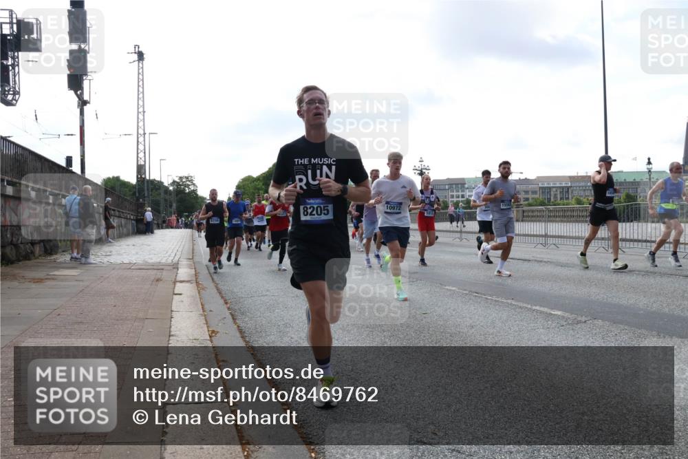 29.06.2025 - hella hamburg halbmarathon Lena Gebhardt http://msf.ph/oto/8469762 29.06.2025 09:55:29 Lombardsbrücke 5708, 149, 8205, 5915, 15563, 1120, 1151, 1200, 1461, 1630, 1683, 1696, 1706, 1884, 1976, 2207, 2274, 2284, 2287, 2411, 2706, 2708, 2718, 2816, 3087, 3213, 3258, 3399, 3435, 3654, 3747, 3945, 3985, 4088, 4093, 4121, 4189, 4324, 4345, 4847, 4890, 4938, 5102, 5421, 5459, 5638, 5705, 5708, 5915, 6009, 6027, 6054, 6158, 6421, 6481, 6532, 6662, 6691, 6836, 6923, 6938, 7052, 7269, 7312, 7659, 8371, 8437, 8693, 8889, 9031, 9159, 9869, 9931, 11333 meine-sportfotos.de