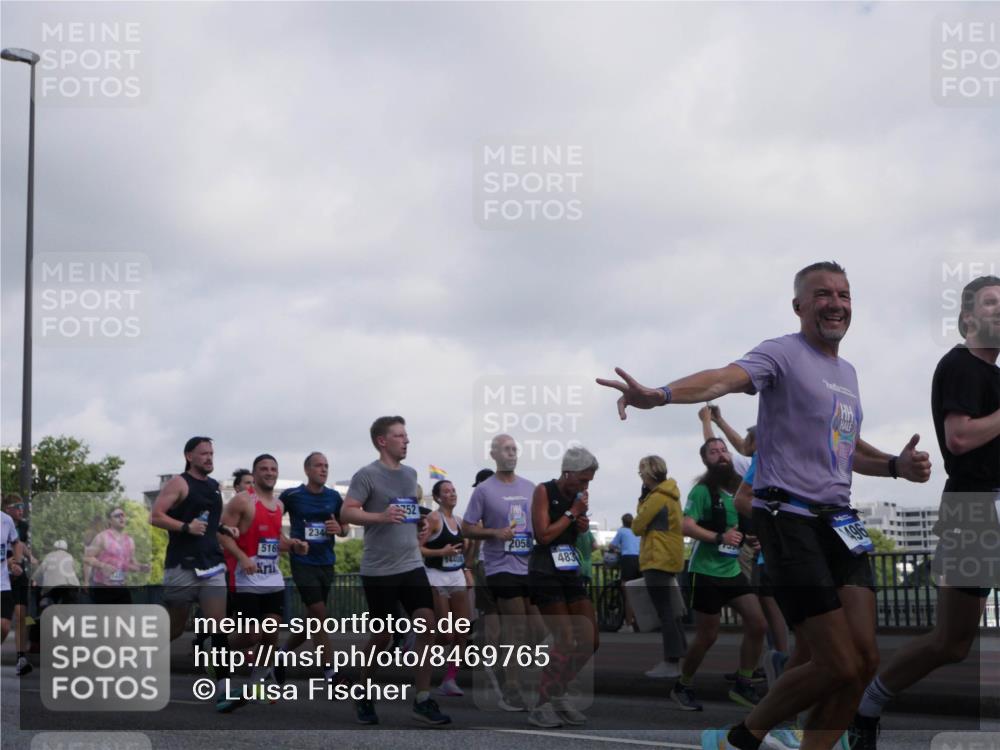 29.06.2025 - hella hamburg halbmarathon Luisa Fischer http://msf.ph/oto/8469765 29.06.2025 09:59:39 Kennedybrücke 516, 234, 52, 2058, 14408, 483, 496, 1496, 1537, 2208, 2340, 2378, 2396, 2771, 2839, 2869, 2878, 3310, 3575, 4833, 5169, 5194, 5839, 8112, 8313, 8361, 8587, 8618, 8661, 8710, 8863, 8996, 9752, 9820, 9876, 10189, 10371, 10859 meine-sportfotos.de