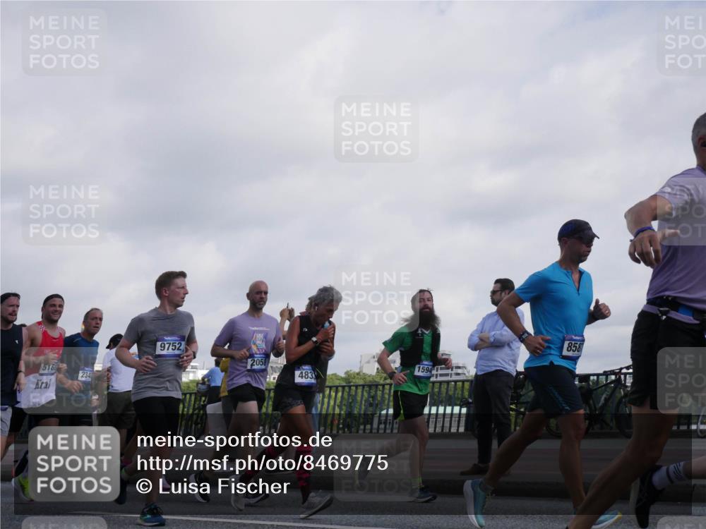 29.06.2025 - hella hamburg halbmarathon Luisa Fischer http://msf.ph/oto/8469775 29.06.2025 09:59:40 Kennedybrücke 516, 2340, 9752, 2058, 1594, 483, 858, 1496, 1537, 1833, 2208, 2340, 2378, 2396, 2771, 2839, 2869, 2878, 3575, 4833, 5169, 5194, 5839, 8112, 8313, 8587, 8618, 8661, 8710, 8863, 9752, 9820, 9876, 10189, 10859 meine-sportfotos.de