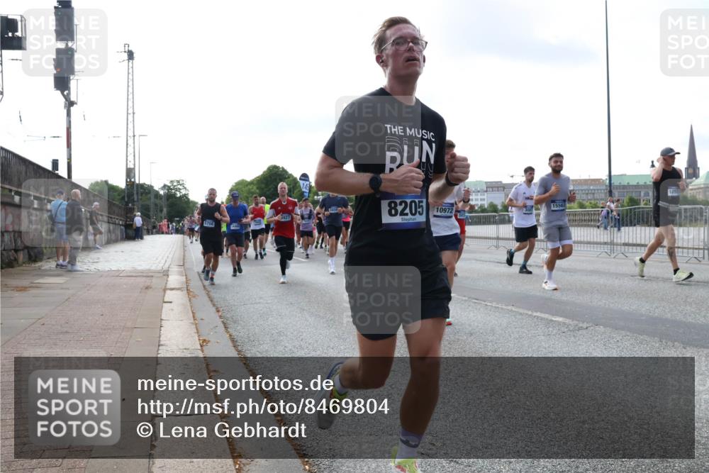 29.06.2025 - hella hamburg halbmarathon Lena Gebhardt http://msf.ph/oto/8469804 29.06.2025 09:55:29 Lombardsbrücke 5708, 8205, 18581, 15563, 300, 5915, 1120, 1151, 1200, 1461, 1630, 1683, 1696, 1706, 1884, 1976, 2207, 2274, 2284, 2287, 2411, 2706, 2708, 2718, 2816, 3087, 3213, 3258, 3399, 3435, 3654, 3945, 3985, 4088, 4093, 4121, 4189, 4324, 4345, 4847, 4890, 4938, 5102, 5421, 5459, 5638, 5705, 5708, 5915, 6009, 6027, 6054, 6158, 6421, 6481, 6532, 6662, 6691, 6836, 6923, 6938, 7052, 7269, 7312, 7659, 8371, 8437, 8693, 8889, 9031, 9159, 9869, 9931, 11333 meine-sportfotos.de