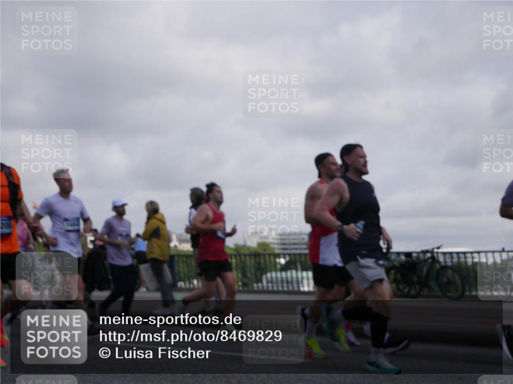 29.06.2025 - hella hamburg halbmarathon Luisa Fischer http://msf.ph/oto/8469829 29.06.2025 09:59:41 Kennedybrücke 206, 16, 1381, 1496, 1537, 1833, 2340, 2378, 2396, 2839, 2869, 2878, 3575, 4833, 5169, 5194, 5839, 8112, 8313, 8587, 8618, 8661, 8710, 8863, 9752, 9820, 9876, 10189, 10859 meine-sportfotos.de