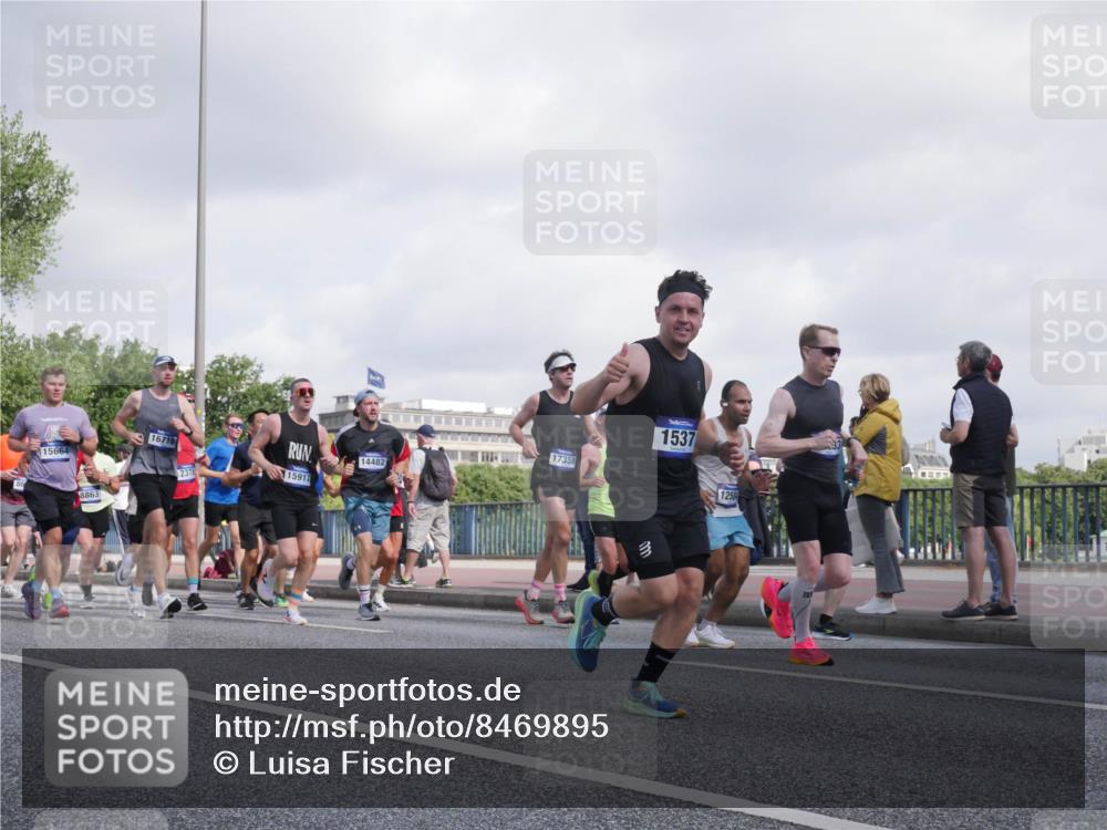 29.06.2025 - hella hamburg halbmarathon Luisa Fischer http://msf.ph/oto/8469895 29.06.2025 09:59:43 Kennedybrücke 15664, 8863, 16716, 2378, 15917, 14482, 17358, 1537, 30, 12584, 1381, 1537, 1833, 2074, 2340, 2378, 2396, 2839, 2869, 2878, 3575, 5169, 5194, 5839, 8112, 8313, 8618, 8661, 8710, 8863, 9752, 9820, 9876, 10189, 10859 meine-sportfotos.de