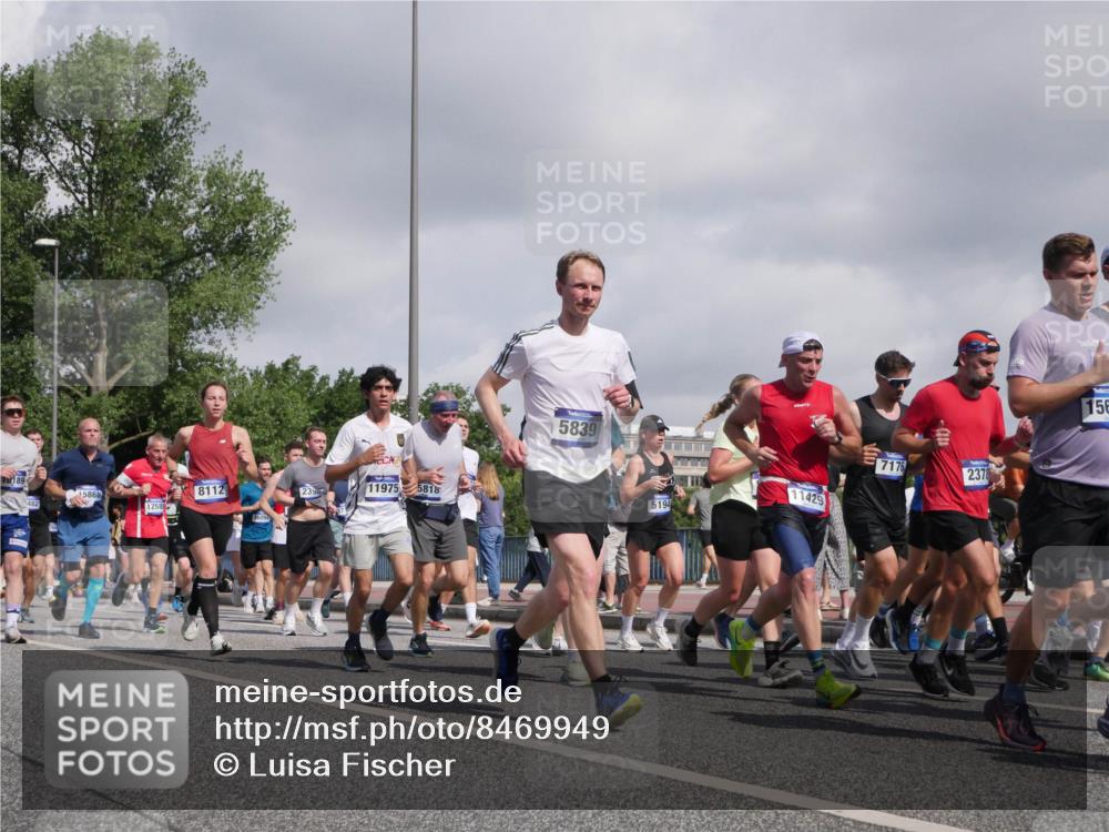29.06.2025 - hella hamburg halbmarathon Luisa Fischer http://msf.ph/oto/8469949 29.06.2025 09:59:46 Kennedybrücke 189, 15868, 8112, 12589, 11975, 5818, 5839, 5194, 11429, 7176, 2378, 156, 1381, 1833, 2074, 2111, 2378, 2396, 2839, 2869, 2878, 3575, 3652, 4897, 5194, 5839, 8112, 8313, 8618, 8661, 8710, 8863, 9820, 9876, 9985, 10189, 10859 meine-sportfotos.de