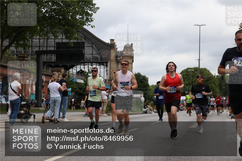 29.06.2025 - hella hamburg halbmarathon Yannick Fuchs http://msf.ph/oto/8469956 29.06.2025 10:57:35 20KM 1184, 1316, 1722, 1724, 1940, 1992, 2424, 2685, 3360, 4328, 4370, 5305, 5384, 5734, 6631, 7243, 7290, 7333, 8822, 9124, 9439, 9681, 10128, 10705, 10766, 10866, 11527, 11657, 11771, 12315, 12316, 12513, 12662, 13171, 13528, 13551, 14135, 14313, 14493, 15137, 15516, 15532, 15550, 15897, 16424, 16426, 16478, 16639, 16872, 17071, 17437, 17757, 17894, 18028, 18122, 18355, 18717 meine-sportfotos.de