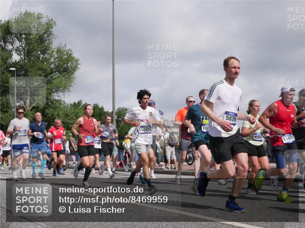 29.06.2025 - hella hamburg halbmarathon Luisa Fischer http://msf.ph/oto/8469959 29.06.2025 09:59:46 Kennedybrücke 10189, 5668, 2396, 8112, 1456, 12585, 11975, 202, 108, 5839, 8863, 11429, 1381, 1833, 2074, 2111, 2378, 2396, 2839, 2869, 2878, 3575, 3652, 4897, 5194, 5839, 8112, 8313, 8618, 8661, 8710, 8863, 9820, 9876, 9985, 10189, 10859 meine-sportfotos.de