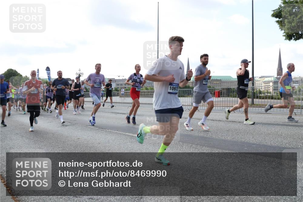 29.06.2025 - hella hamburg halbmarathon Lena Gebhardt http://msf.ph/oto/8469990 29.06.2025 09:55:30 Lombardsbrücke 8927, 4909, 165, 14561, 1556, 1120, 1151, 1200, 1461, 1630, 1683, 1696, 1706, 1884, 1976, 2207, 2274, 2284, 2287, 2411, 2706, 2708, 2718, 2816, 2884, 3087, 3213, 3258, 3399, 3435, 3654, 3747, 3945, 3985, 4121, 4189, 4324, 4345, 4847, 4890, 4938, 5102, 5421, 5459, 5638, 5705, 5708, 5915, 6009, 6027, 6054, 6158, 6421, 6481, 6532, 6662, 6691, 6836, 6923, 6938, 6994, 7052, 7269, 7312, 7659, 8371, 8437, 8693, 8889, 9031, 9159, 9869, 9931, 11333 meine-sportfotos.de