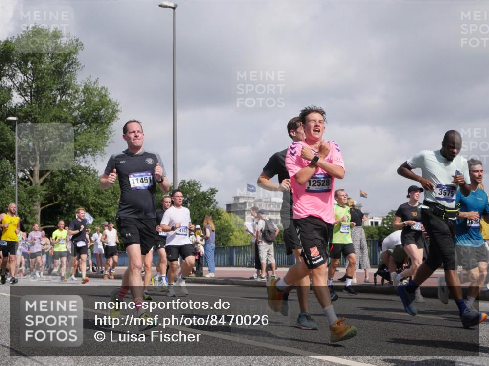 29.06.2025 - hella hamburg halbmarathon Luisa Fischer http://msf.ph/oto/8470026 29.06.2025 09:59:49 Kennedybrücke 11451, 700, 14192, 12528, 13245, 3575, 16094, 901, 1381, 1833, 2074, 2111, 2396, 2839, 2869, 3575, 3652, 3791, 4770, 4897, 5194, 8112, 8313, 8618, 8661, 8710, 8813, 8863, 9876, 9985, 10189, 10859 meine-sportfotos.de