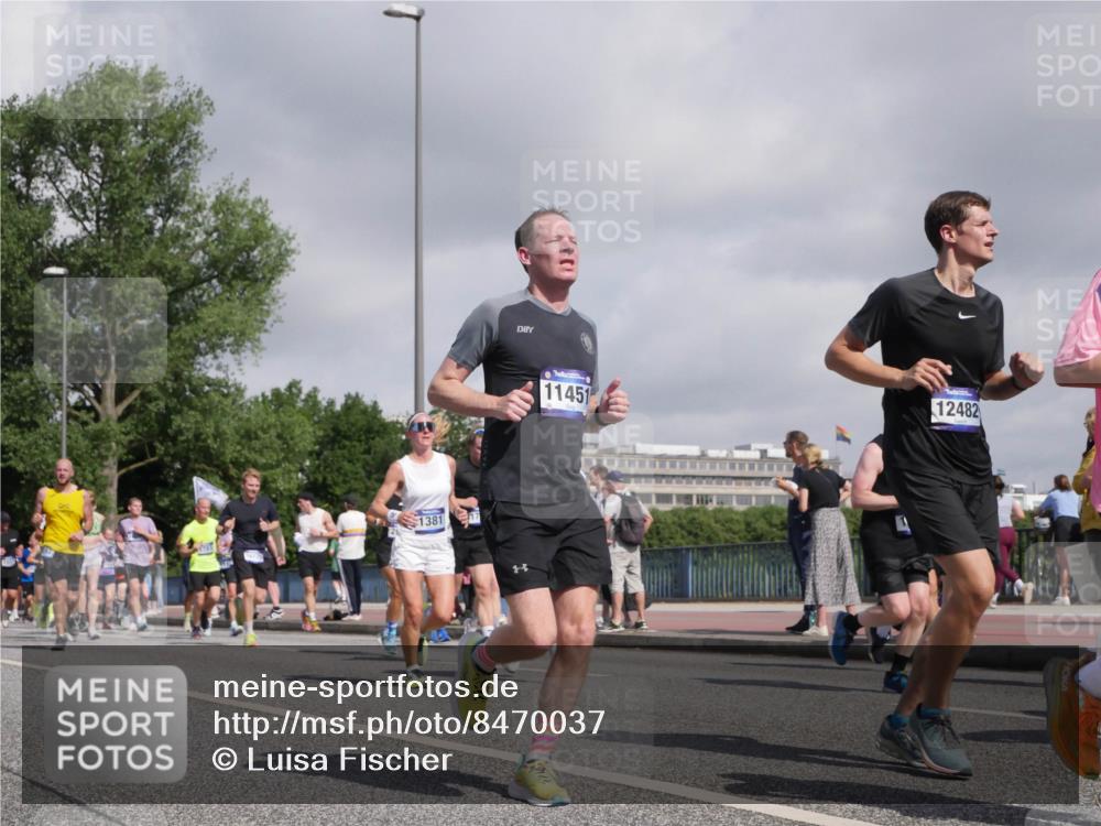 29.06.2025 - hella hamburg halbmarathon Luisa Fischer http://msf.ph/oto/8470037 29.06.2025 09:59:50 Kennedybrücke 1381, 11451, 12482, 1381, 1833, 2074, 2111, 2396, 2869, 3575, 3652, 3791, 4770, 4897, 8112, 8651, 8661, 8710, 8813, 8930, 9876, 9985, 10189 meine-sportfotos.de