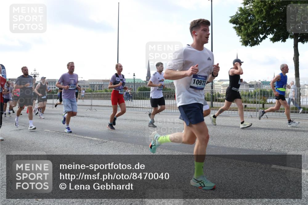 29.06.2025 - hella hamburg halbmarathon Lena Gebhardt http://msf.ph/oto/8470040 29.06.2025 09:55:31 Lombardsbrücke 4561, 591, 3087, 1120, 1151, 1200, 1461, 1630, 1683, 1696, 1706, 1884, 1976, 2207, 2274, 2284, 2287, 2411, 2706, 2708, 2718, 2884, 3087, 3213, 3258, 3399, 3435, 3654, 3692, 3747, 3945, 3985, 4088, 4093, 4121, 4189, 4324, 4345, 4601, 4847, 4890, 4938, 5102, 5421, 5459, 5638, 5705, 5708, 5915, 6009, 6027, 6054, 6158, 6421, 6481, 6532, 6662, 6691, 6836, 6938, 6994, 7052, 7269, 7312, 7659, 8371, 8437, 8693, 8889, 9031, 9159, 9869, 9931 meine-sportfotos.de