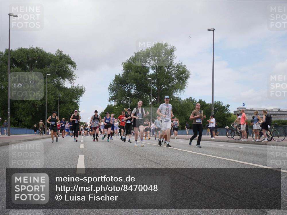 29.06.2025 - hella hamburg halbmarathon Luisa Fischer http://msf.ph/oto/8470048 29.06.2025 11:14:47 Kennedybrücke 18351, 5555, 5558, 14835, 1383, 1810, 2373, 4024, 4025, 4026, 4655, 4667, 4960, 4976, 5411, 5555, 5558, 8314, 10021, 10850 meine-sportfotos.de