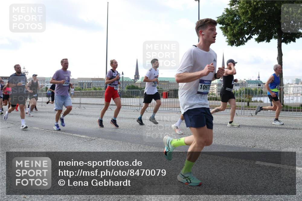 29.06.2025 - hella hamburg halbmarathon Lena Gebhardt http://msf.ph/oto/8470079 29.06.2025 09:55:31 Lombardsbrücke 4561, 1097, 1120, 1151, 1200, 1461, 1630, 1683, 1696, 1706, 1884, 1976, 2207, 2274, 2284, 2287, 2411, 2706, 2708, 2718, 2884, 3087, 3213, 3258, 3399, 3435, 3654, 3692, 3747, 3945, 3985, 4088, 4093, 4121, 4189, 4324, 4345, 4601, 4847, 4890, 4938, 5102, 5421, 5459, 5638, 5705, 5708, 5915, 6009, 6027, 6054, 6158, 6421, 6481, 6532, 6662, 6691, 6836, 6938, 6994, 7052, 7269, 7312, 7659, 8371, 8437, 8693, 8889, 9031, 9159, 9869, 9931 meine-sportfotos.de