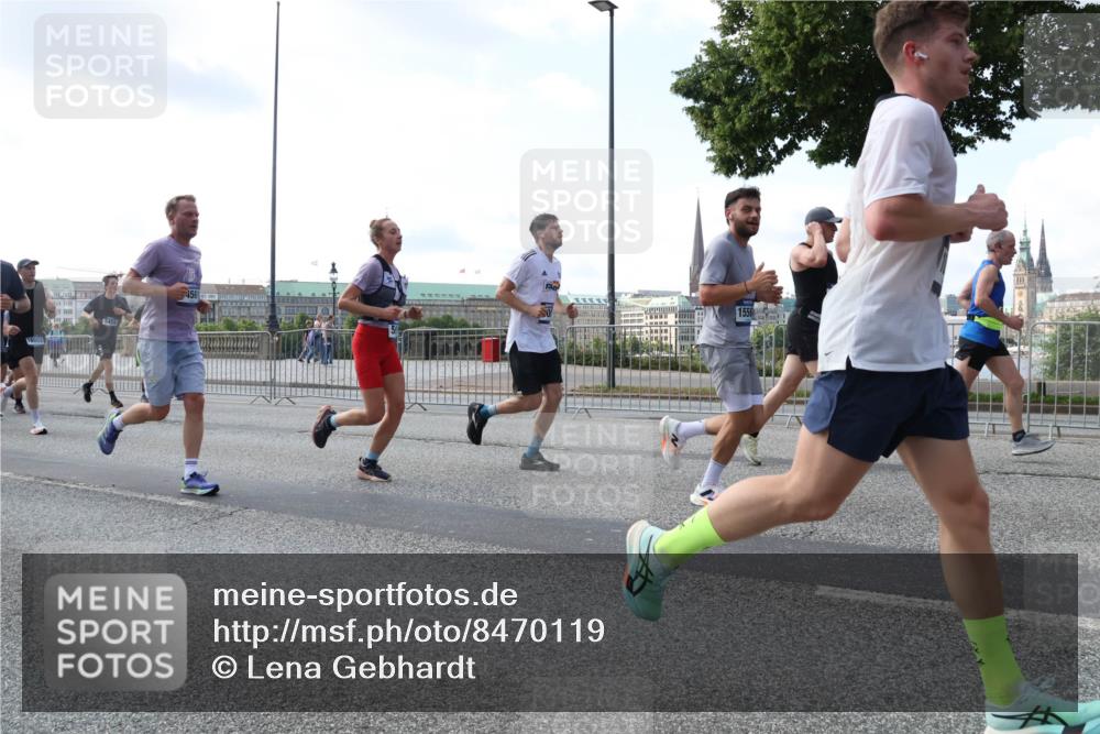 29.06.2025 - hella hamburg halbmarathon Lena Gebhardt http://msf.ph/oto/8470119 29.06.2025 09:55:31 Lombardsbrücke 5459, 16003, 4561, 1556, 1120, 1151, 1200, 1461, 1630, 1683, 1696, 1706, 1884, 1976, 2207, 2274, 2284, 2287, 2411, 2706, 2708, 2718, 2884, 3087, 3213, 3258, 3399, 3435, 3654, 3692, 3747, 3945, 3985, 4088, 4093, 4121, 4189, 4324, 4345, 4601, 4847, 4890, 4938, 5102, 5421, 5459, 5638, 5705, 5708, 5915, 6009, 6027, 6054, 6158, 6421, 6481, 6532, 6662, 6691, 6836, 6938, 6994, 7052, 7269, 7312, 7659, 8371, 8437, 8693, 8889, 9031, 9159, 9869, 9931 meine-sportfotos.de