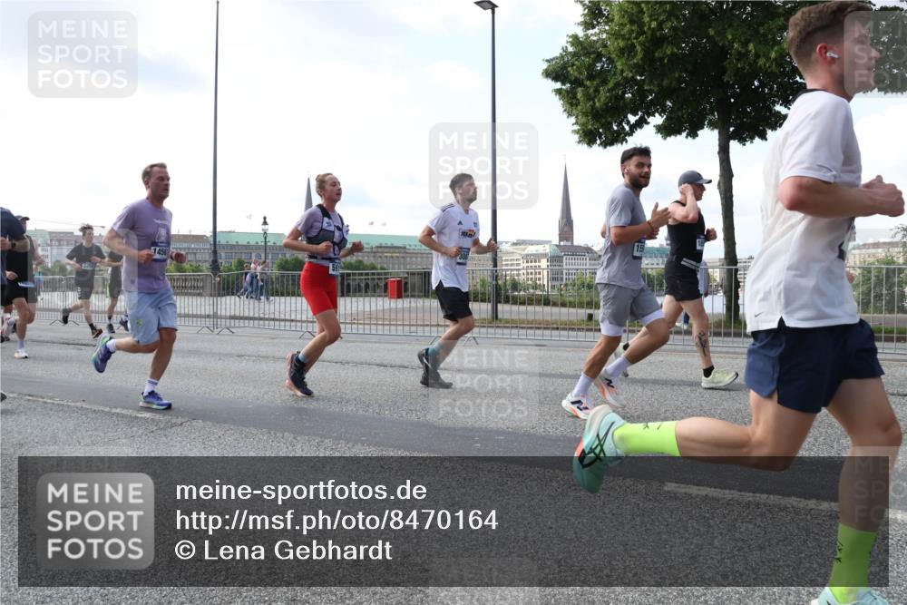 29.06.2025 - hella hamburg halbmarathon Lena Gebhardt http://msf.ph/oto/8470164 29.06.2025 09:55:31 Lombardsbrücke 1456, 1120, 1151, 1200, 1461, 1630, 1683, 1696, 1706, 1884, 1976, 2207, 2274, 2284, 2287, 2411, 2706, 2708, 2718, 2884, 3087, 3213, 3258, 3399, 3435, 3654, 3692, 3747, 3945, 3985, 4088, 4093, 4121, 4189, 4324, 4345, 4601, 4847, 4890, 4938, 5102, 5421, 5459, 5638, 5705, 5708, 5915, 6009, 6027, 6054, 6158, 6421, 6481, 6532, 6662, 6691, 6836, 6938, 6994, 7052, 7269, 7312, 7659, 8371, 8437, 8693, 8889, 9031, 9159, 9869, 9931 meine-sportfotos.de