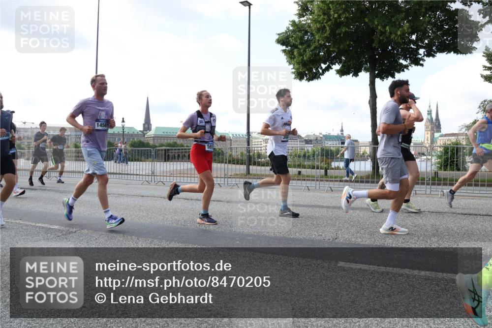 29.06.2025 - hella hamburg halbmarathon Lena Gebhardt http://msf.ph/oto/8470205 29.06.2025 09:55:31 Lombardsbrücke 5506, 14561, 591, 1120, 1151, 1200, 1461, 1630, 1683, 1696, 1706, 1884, 1976, 2207, 2274, 2284, 2287, 2411, 2706, 2708, 2718, 2884, 3087, 3213, 3258, 3399, 3435, 3654, 3692, 3747, 3945, 3985, 4088, 4093, 4121, 4189, 4324, 4345, 4601, 4847, 4890, 4938, 5102, 5421, 5459, 5638, 5705, 5708, 5915, 6009, 6027, 6054, 6158, 6421, 6481, 6532, 6662, 6691, 6836, 6938, 6994, 7052, 7269, 7312, 7659, 8371, 8437, 8693, 8889, 9031, 9159, 9869, 9931 meine-sportfotos.de