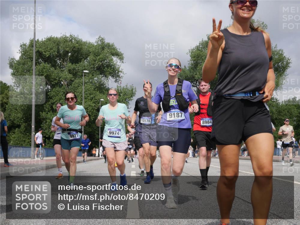 29.06.2025 - hella hamburg halbmarathon Luisa Fischer http://msf.ph/oto/8470209 29.06.2025 10:43:41 Kennedybrücke 152, 9977, 9974, 9187, 13178, 8984, 1291, 1899, 2109, 2254, 2515, 2572, 3607, 4271, 5702, 5975, 6363, 6673, 6920, 8815, 8984, 9187, 9468, 9977, 10833 meine-sportfotos.de