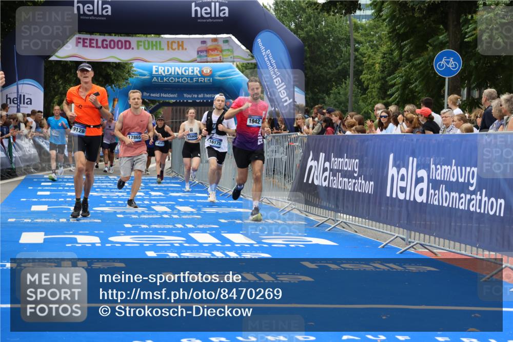29.06.2025 - hella hamburg halbmarathon Strokosch-Dieckow http://msf.ph/oto/8470269 29.06.2025 10:46:40 Ziel 1920, 1942, 3976, 6630, 9051, 11858, 13525, 13554, 14541, 15026, 15133, 15206, 15714, 15900, 16175, 17353, 17669, 17743, 17865, 18297, 19128 meine-sportfotos.de