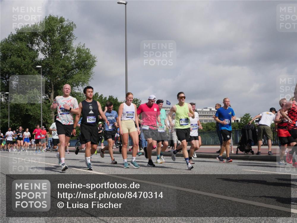 29.06.2025 - hella hamburg halbmarathon Luisa Fischer http://msf.ph/oto/8470314 29.06.2025 09:59:59 Kennedybrücke 1629, 9246, 122, 8968, 020, 17823, 18741, 930, 1590, 11184, 2595, 2814, 3791, 4299, 4726, 4770, 5013, 5018, 5319, 6033, 6125, 6631, 7177, 7918, 8651, 8813, 8930, 8968, 9060, 9246, 10040, 10667 meine-sportfotos.de