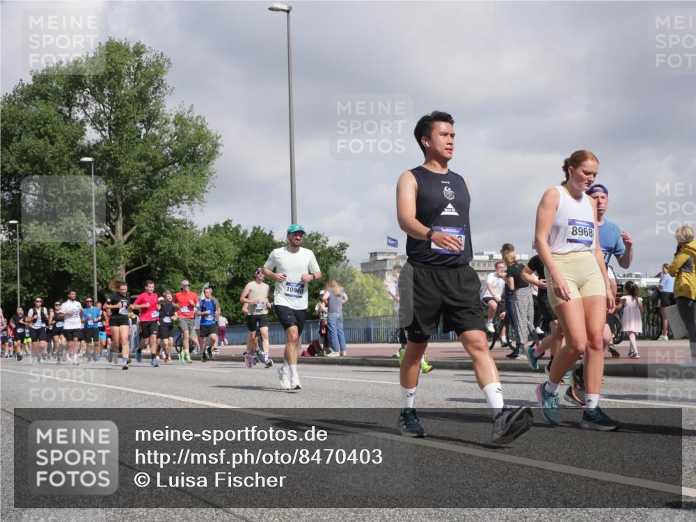 29.06.2025 - hella hamburg halbmarathon Luisa Fischer http://msf.ph/oto/8470403 29.06.2025 10:00:01 Kennedybrücke 10040, 8968, 1086, 2595, 2814, 3103, 4299, 4558, 4726, 5013, 5018, 5319, 6033, 6125, 6631, 7177, 7918, 8651, 8930, 8968, 9060, 9246, 10040, 10549, 10667 meine-sportfotos.de