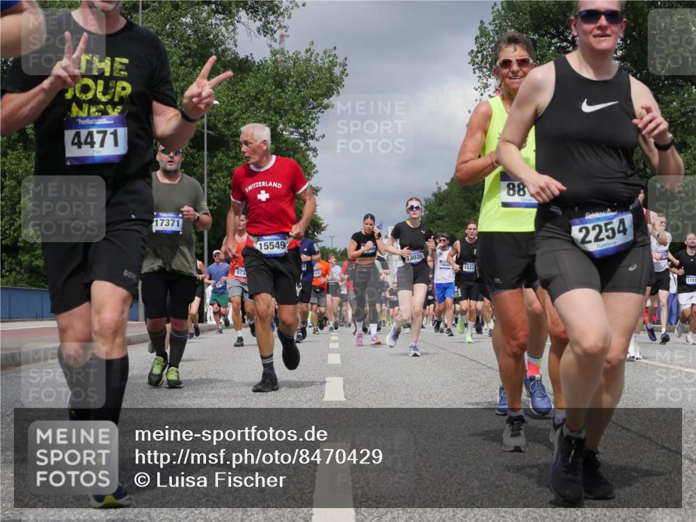 29.06.2025 - hella hamburg halbmarathon Luisa Fischer http://msf.ph/oto/8470429 29.06.2025 10:43:48 Kennedybrücke 4471, 17371, 873, 15549, 13030, 1522, 88, 2254, 14, 1151, 1037, 2109, 2254, 3607, 3810, 5351, 5702, 6229, 6363, 8739, 8815, 9195, 9977, 10474 meine-sportfotos.de