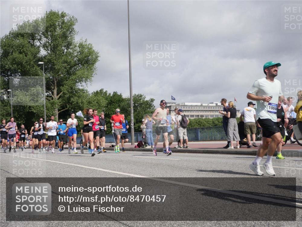 29.06.2025 - hella hamburg halbmarathon Luisa Fischer http://msf.ph/oto/8470457 29.06.2025 10:00:02 Kennedybrücke 2810, 11339, 7916, 10040, 1086, 2595, 2814, 3103, 4299, 4558, 4726, 5013, 5018, 5319, 6033, 6125, 6631, 7177, 7918, 8651, 8930, 8968, 9060, 9246, 9316, 10040, 10549, 10667 meine-sportfotos.de