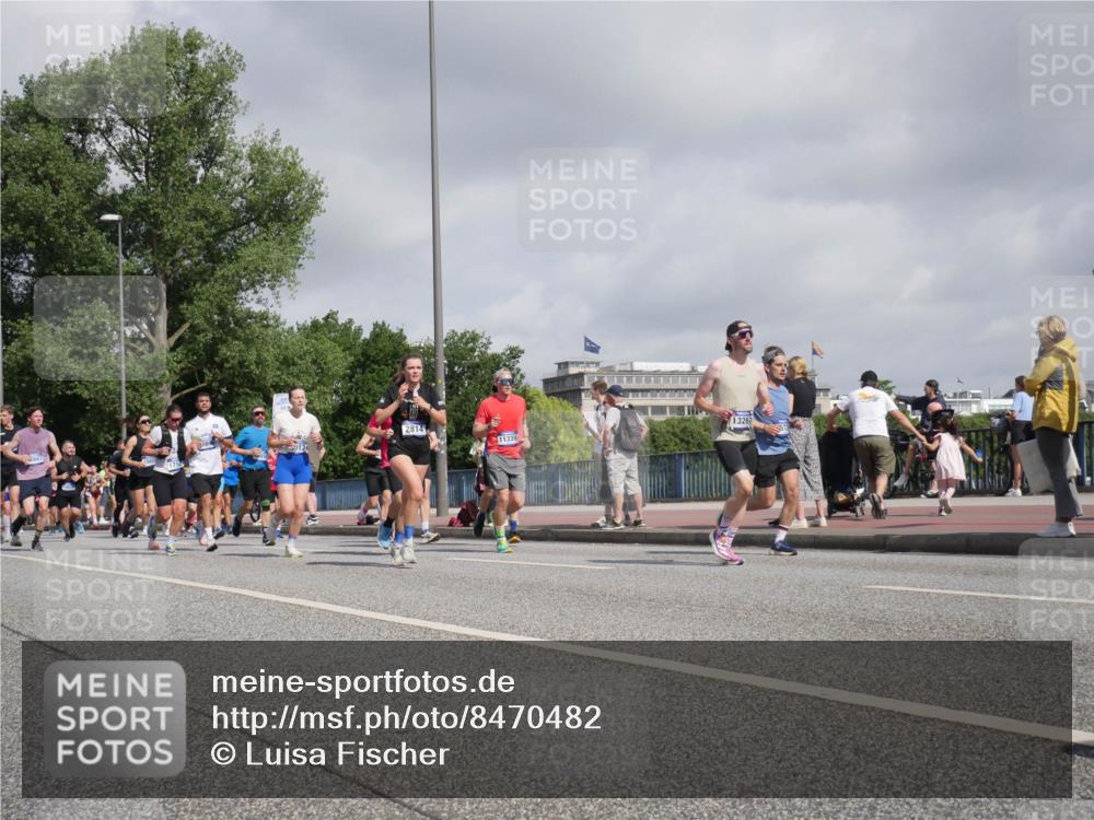 29.06.2025 - hella hamburg halbmarathon Luisa Fischer http://msf.ph/oto/8470482 29.06.2025 10:00:03 Kennedybrücke 2814, 11339, 13267, 1086, 1442, 2595, 2814, 3103, 4299, 4558, 4726, 5013, 5018, 5024, 5319, 5744, 6033, 6125, 6631, 7177, 7918, 8651, 8930, 8968, 9060, 9246, 9316, 10040, 10549, 10667 meine-sportfotos.de