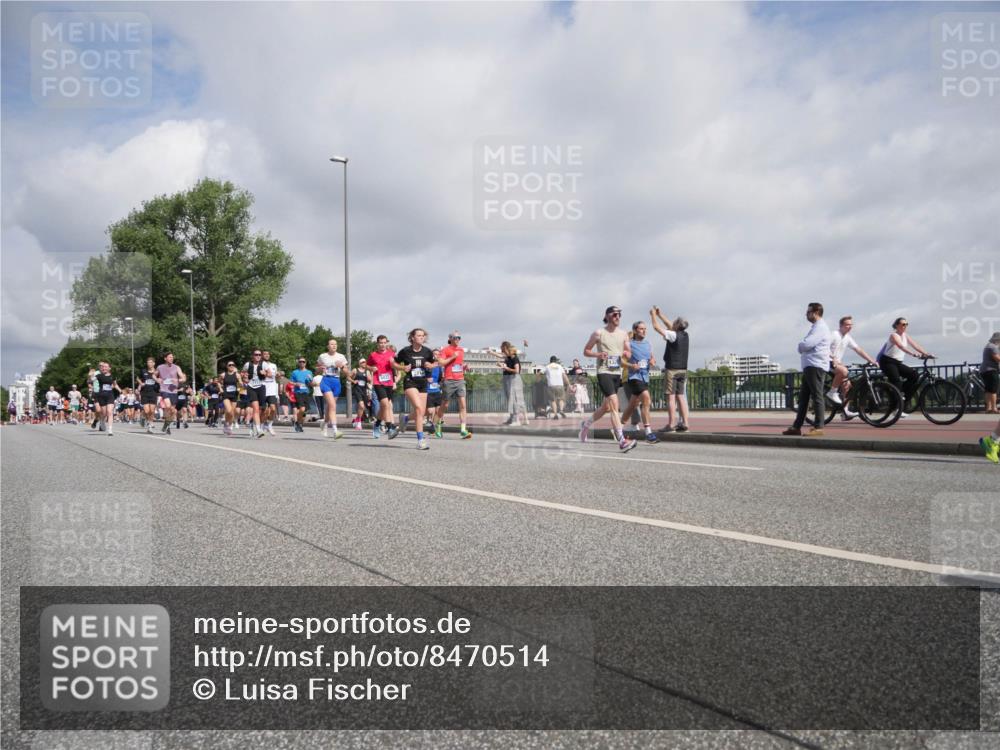 29.06.2025 - hella hamburg halbmarathon Luisa Fischer http://msf.ph/oto/8470514 29.06.2025 10:00:04 Kennedybrücke 1086, 1442, 2595, 2814, 3103, 4299, 4558, 4726, 5013, 5018, 5024, 5319, 5744, 6033, 6125, 6631, 6762, 6795, 7177, 7918, 8447, 8968, 9060, 9246, 9316, 10040, 10549, 10667 meine-sportfotos.de