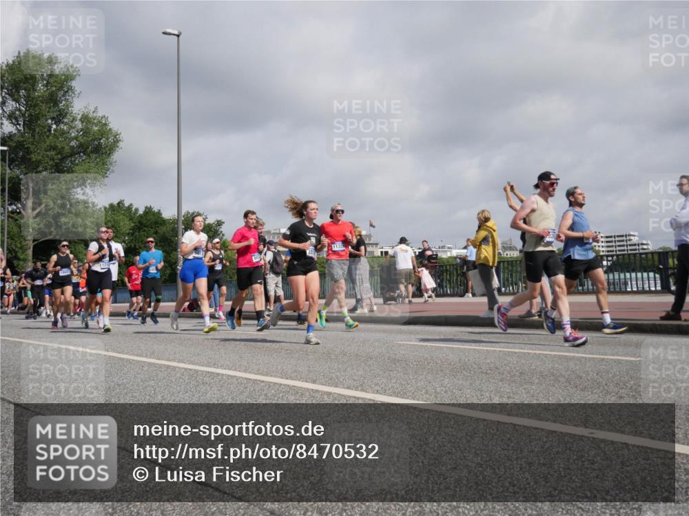 29.06.2025 - hella hamburg halbmarathon Luisa Fischer http://msf.ph/oto/8470532 29.06.2025 10:00:05 Kennedybrücke 11712, 281, 18657, 1086, 1442, 2595, 2814, 3103, 4261, 4299, 4558, 4726, 5013, 5018, 5024, 5744, 6033, 6125, 6631, 6762, 6795, 7918, 8447, 8968, 9060, 9246, 9316, 10040, 10549, 10667 meine-sportfotos.de
