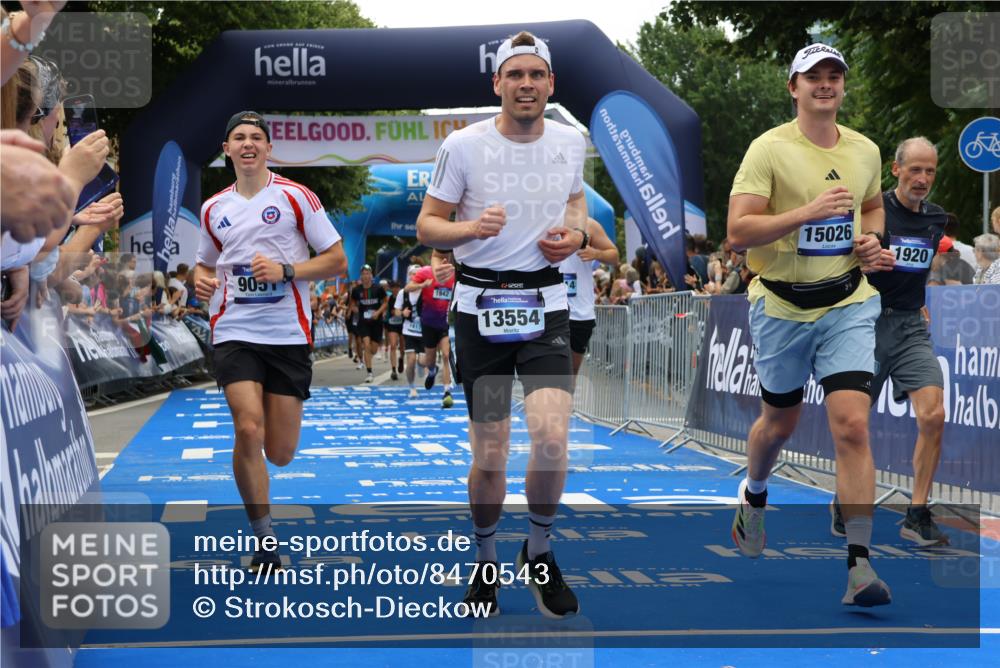 29.06.2025 - hella hamburg halbmarathon Strokosch-Dieckow http://msf.ph/oto/8470543 29.06.2025 10:46:37 Ziel 1920, 1942, 3976, 5459, 6630, 8482, 9051, 9232, 9529, 13525, 13554, 15026, 15133, 15206, 15714, 16175, 17281, 17461, 17743, 17865, 18297, 18882, 19128 meine-sportfotos.de