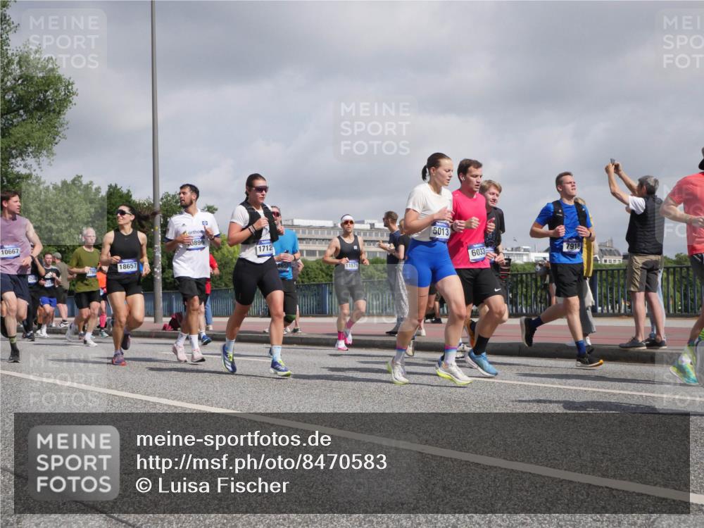 29.06.2025 - hella hamburg halbmarathon Luisa Fischer http://msf.ph/oto/8470583 29.06.2025 10:00:06 Kennedybrücke 10667, 18657, 7803, 0896, 1712, 11579, 5013, 6033, 7918, 1086, 1327, 1442, 2119, 2595, 2814, 3103, 4261, 4299, 4558, 4726, 5013, 5018, 5024, 5744, 6033, 6125, 6631, 6762, 6795, 7918, 8447, 8968, 9060, 9246, 9316, 10549, 10667 meine-sportfotos.de