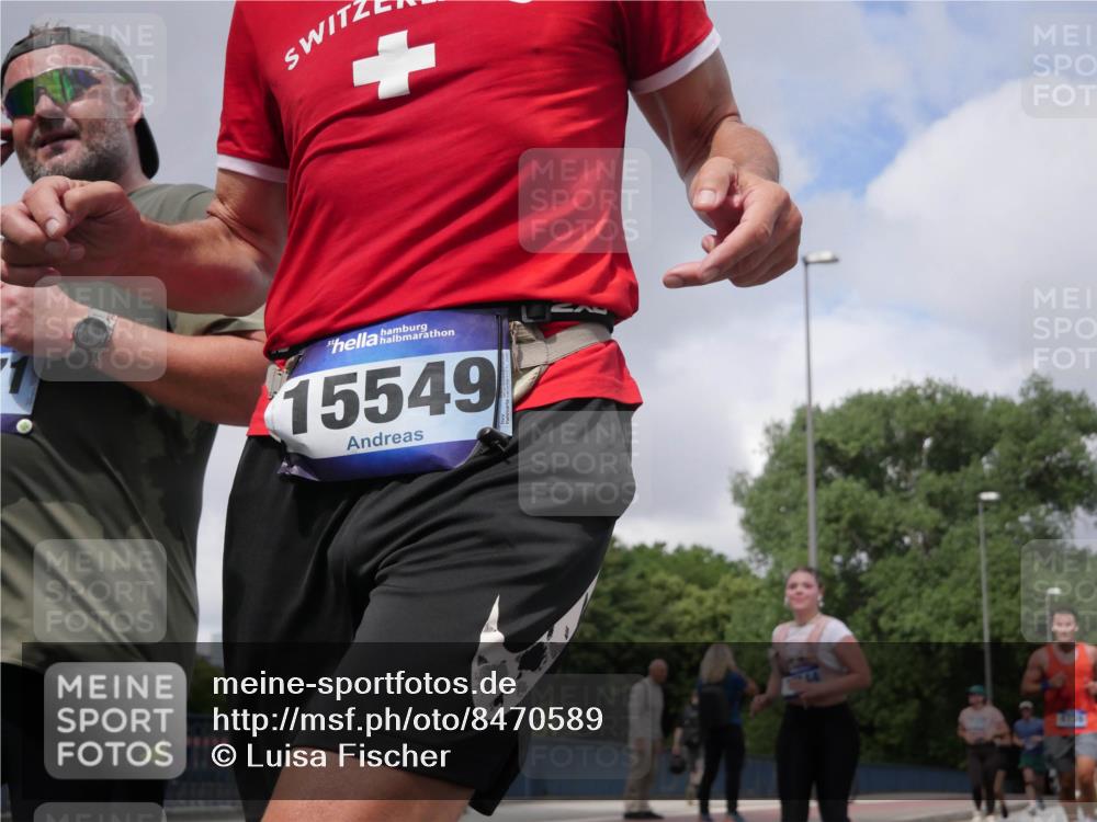 29.06.2025 - hella hamburg halbmarathon Luisa Fischer http://msf.ph/oto/8470589 29.06.2025 10:43:52 Kennedybrücke 15549, 1037, 2299, 3293, 3432, 3810, 4612, 5059, 5351, 6229, 6363, 8739, 8815, 9195, 9946, 10166, 10474 meine-sportfotos.de