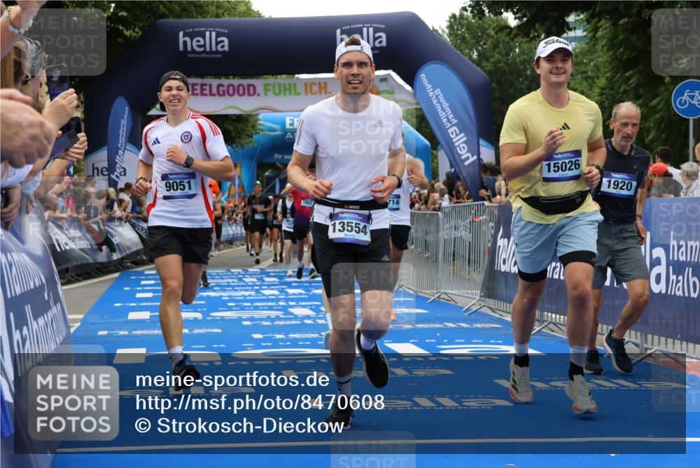 29.06.2025 - hella hamburg halbmarathon Strokosch-Dieckow http://msf.ph/oto/8470608 29.06.2025 10:46:37 Ziel 1920, 1942, 3976, 5459, 6630, 8482, 9051, 9232, 9529, 13525, 13554, 15026, 15133, 15206, 15714, 16175, 17281, 17461, 17743, 17865, 18297, 18882, 19128 meine-sportfotos.de