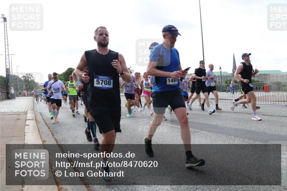29.06.2025 - hella hamburg halbmarathon Lena Gebhardt http://msf.ph/oto/8470620 29.06.2025 09:55:32 Lombardsbrücke 4938, 16003, 5708, 9786, 8856, 14909, 1214, 1870, 1120, 1143, 1151, 1200, 1461, 1630, 1683, 1696, 1706, 1884, 1976, 2207, 2274, 2284, 2287, 2411, 2706, 2708, 2718, 2884, 3087, 3213, 3258, 3399, 3435, 3654, 3692, 3747, 3945, 3985, 4088, 4093, 4121, 4189, 4324, 4345, 4601, 4847, 4890, 4938, 5102, 5421, 5459, 5638, 5708, 5915, 6009, 6027, 6054, 6158, 6421, 6481, 6532, 6662, 6691, 6836, 6938, 6994, 7052, 7269, 7312, 7659, 8371, 8437, 8693, 8889, 9031, 9159, 9869, 9931 meine-sportfotos.de