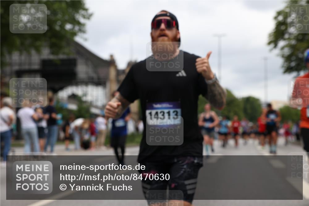 29.06.2025 - hella hamburg halbmarathon Yannick Fuchs http://msf.ph/oto/8470630 29.06.2025 10:57:38 20KM 1184, 1316, 1722, 1724, 1940, 1992, 2685, 3360, 4328, 4370, 5305, 5384, 5734, 6631, 7243, 7290, 7333, 8561, 8822, 9124, 9439, 9681, 10705, 10766, 10866, 11149, 11527, 11657, 11771, 12315, 12316, 12513, 12662, 13171, 13528, 14135, 14313, 14493, 15516, 15532, 15550, 15897, 16424, 16426, 16639, 16872, 17071, 17437, 17730, 17894, 18028, 18122, 18717 meine-sportfotos.de