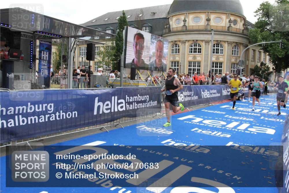29.06.2025 - hella hamburg halbmarathon Michael Strokosch http://msf.ph/oto/8470683 29.06.2025 10:36:13 Ziel 2774, 6032, 6990, 12168, 12447, 12488, 14601, 14875, 15115, 17078, 17329, 17691, 18600 meine-sportfotos.de