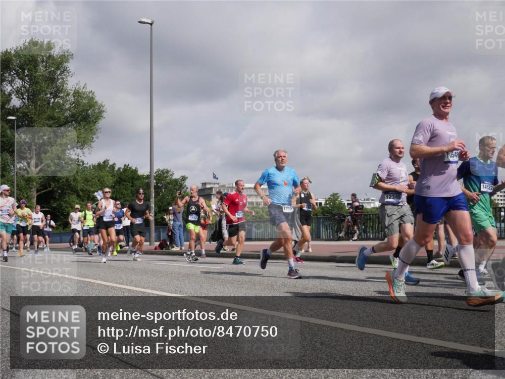 29.06.2025 - hella hamburg halbmarathon Luisa Fischer http://msf.ph/oto/8470750 29.06.2025 10:00:11 Kennedybrücke 5024, 9316, 1442, 171, 12348, 549, 14122, 1030, 1086, 1327, 1442, 2025, 2119, 2855, 3093, 3103, 4261, 4558, 5018, 5024, 5744, 6125, 6762, 6795, 6942, 7259, 7397, 7932, 8447, 9060, 9316, 10133, 10191, 10192, 10215, 10549 meine-sportfotos.de