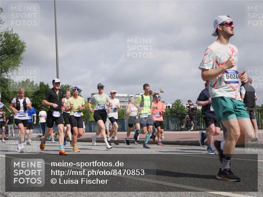 29.06.2025 - hella hamburg halbmarathon Luisa Fischer http://msf.ph/oto/8470853 29.06.2025 10:00:15 Kennedybrücke 4261, 18884, 12607, 15220, 14951, 2025, 2119, 7259, 5024, 1030, 1327, 1442, 2025, 2119, 2138, 2855, 3093, 4261, 5021, 5024, 5744, 5820, 6720, 6762, 6795, 6942, 7221, 7259, 7397, 7930, 7932, 8413, 8447, 9316, 9791, 9994, 10133, 10191, 10192, 10215 meine-sportfotos.de