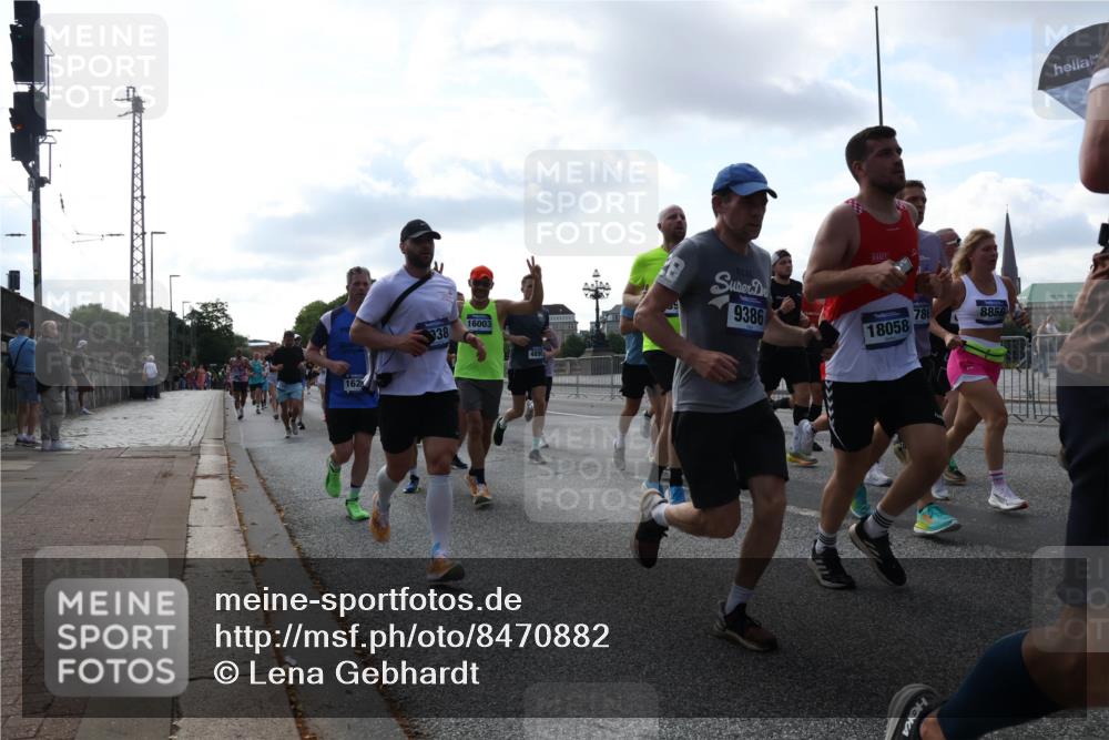 29.06.2025 - hella hamburg halbmarathon Lena Gebhardt http://msf.ph/oto/8470882 29.06.2025 09:55:34 Lombardsbrücke 38, 16003, 9386, 18058, 786, 8856, 1120, 1143, 1151, 1200, 1267, 1461, 1630, 1683, 1696, 1706, 1884, 1976, 2207, 2274, 2284, 2287, 2411, 2706, 2708, 2718, 2884, 3087, 3213, 3258, 3399, 3435, 3654, 3692, 3747, 3945, 3985, 4033, 4088, 4093, 4121, 4127, 4189, 4324, 4345, 4601, 4847, 4890, 4938, 5102, 5421, 5459, 5638, 5708, 5915, 6009, 6027, 6054, 6158, 6421, 6481, 6532, 6662, 6691, 6836, 6938, 6994, 7052, 7269, 7312, 8371, 8437, 8693, 8889, 9031, 9159, 9869, 9931 meine-sportfotos.de