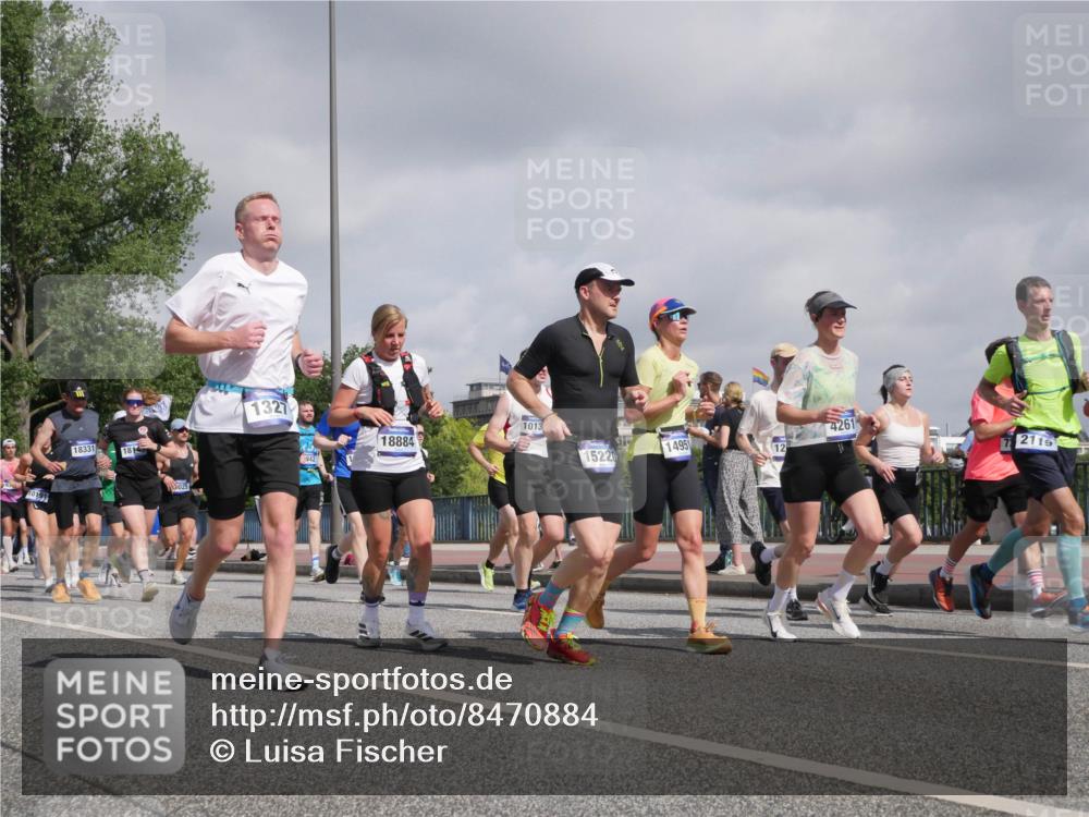 29.06.2025 - hella hamburg halbmarathon Luisa Fischer http://msf.ph/oto/8470884 29.06.2025 10:00:16 Kennedybrücke 18331, 18145, 025, 1327, 5, 18884, 42, 1013, 4261, 4951, 15220, 12, 72, 2119, 1030, 1327, 1442, 2025, 2119, 2138, 2855, 3093, 4261, 5021, 5024, 5744, 5820, 6720, 6762, 6795, 6942, 7221, 7259, 7397, 7930, 7932, 8413, 8447, 9739, 9791, 9994, 10133, 10191, 10192, 10215 meine-sportfotos.de