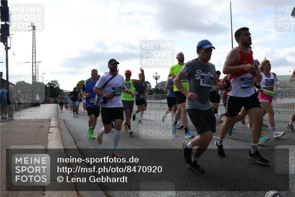 29.06.2025 - hella hamburg halbmarathon Lena Gebhardt http://msf.ph/oto/8470920 29.06.2025 09:55:34 Lombardsbrücke 1624, 4938, 6003, 85, 9386, 180585, 6, 8856, 1120, 1143, 1151, 1200, 1267, 1461, 1630, 1683, 1696, 1706, 1884, 1976, 2207, 2274, 2284, 2287, 2411, 2706, 2708, 2718, 2884, 3087, 3213, 3258, 3399, 3435, 3654, 3692, 3747, 3945, 3985, 4033, 4088, 4093, 4121, 4127, 4189, 4324, 4345, 4601, 4847, 4890, 4938, 5102, 5421, 5459, 5638, 5708, 5915, 6009, 6027, 6054, 6158, 6421, 6481, 6532, 6662, 6691, 6836, 6938, 6994, 7052, 7269, 7312, 8371, 8437, 8693, 8889, 9031, 9159, 9869, 9931 meine-sportfotos.de
