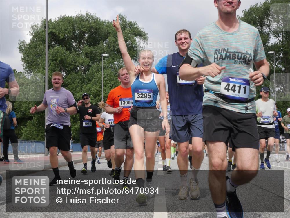 29.06.2025 - hella hamburg halbmarathon Luisa Fischer http://msf.ph/oto/8470934 29.06.2025 10:43:59 Kennedybrücke 9000, 11973, 1188, 119, 13005, 3295, 21, 0975, 4411, 3293, 78, 13, 1018, 1037, 2042, 2299, 3293, 3306, 3432, 3810, 4612, 5059, 5351, 5753, 6076, 6163, 6229, 7108, 8378, 9237, 9946, 10166 meine-sportfotos.de