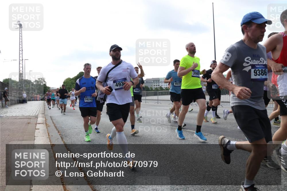 29.06.2025 - hella hamburg halbmarathon Lena Gebhardt http://msf.ph/oto/8470979 29.06.2025 09:55:34 Lombardsbrücke 493, 4890, 8577, 16242, 3985, 17982, 9386, 1120, 1143, 1151, 1200, 1267, 1461, 1630, 1683, 1696, 1706, 1884, 1976, 2207, 2274, 2284, 2287, 2411, 2706, 2708, 2718, 2884, 3087, 3213, 3258, 3399, 3435, 3654, 3692, 3747, 3945, 3985, 4033, 4088, 4093, 4121, 4127, 4189, 4324, 4345, 4601, 4847, 4890, 4938, 5102, 5421, 5459, 5638, 5708, 5915, 6009, 6027, 6054, 6158, 6421, 6481, 6532, 6662, 6691, 6836, 6938, 6994, 7052, 7269, 7312, 8371, 8437, 8693, 8889, 9031, 9159, 9869, 9931 meine-sportfotos.de