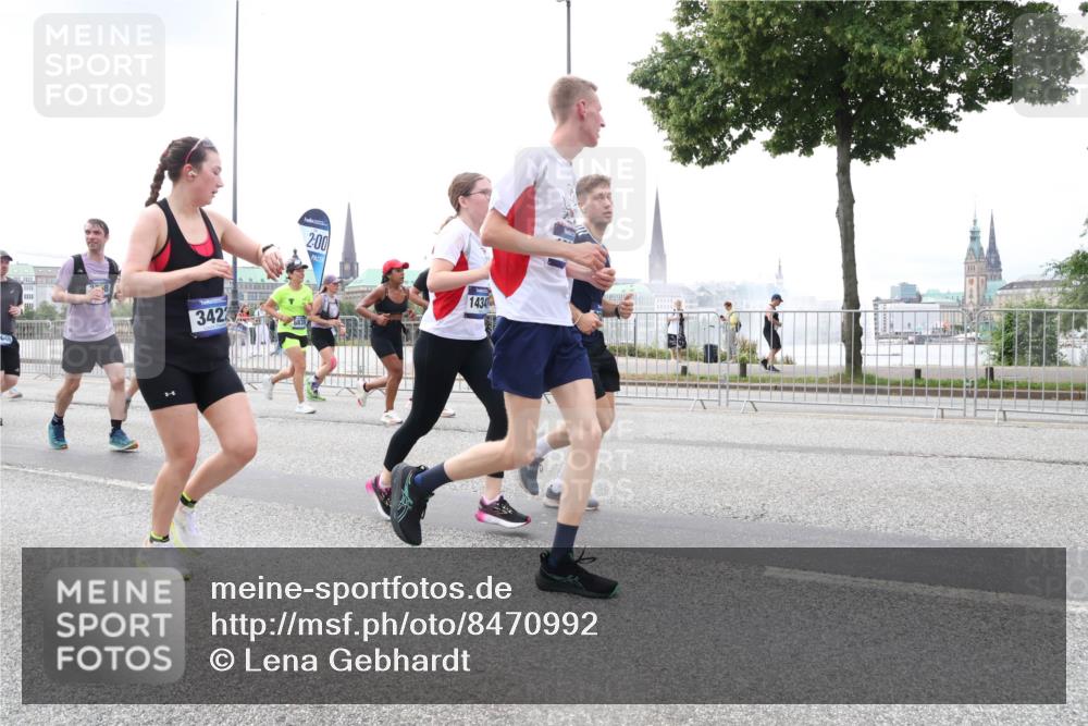 29.06.2025 - hella hamburg halbmarathon Lena Gebhardt http://msf.ph/oto/8470992 29.06.2025 10:32:59 Lombardsbrücke 048, 342, 2, 00, 1434, 1078, 1199, 1237, 1324, 1732, 1764, 2038, 2054, 2059, 2085, 2276, 2959, 3391, 3422, 3660, 3670, 3708, 3753, 3871, 4030, 4096, 4446, 4555, 4650, 5110, 5180, 5581, 5783, 5871, 5917, 6040, 6228, 6773, 6861, 7308, 7309, 7387, 7531, 7633, 7749, 7750, 7982, 8170, 8595, 8839, 9010, 9034, 9143, 9188, 9289, 9471, 9542, 9768, 10013, 10048, 10277, 11229, 11260, 11713, 11756, 11826, 12039, 12423, 12424, 14305, 14743, 15951 meine-sportfotos.de