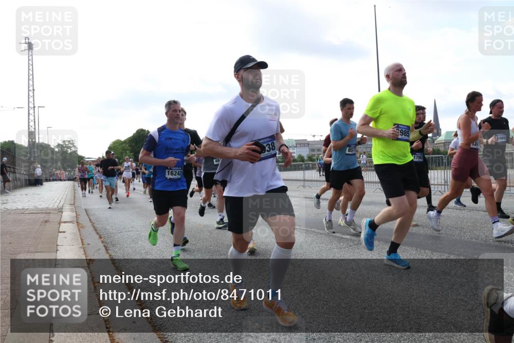 29.06.2025 - hella hamburg halbmarathon Lena Gebhardt http://msf.ph/oto/8471011 29.06.2025 09:55:34 Lombardsbrücke 16242, 48, 38, 8571, 985, 17982, 6985, 12, 1120, 1143, 1151, 1200, 1267, 1461, 1630, 1683, 1696, 1706, 1884, 1976, 2207, 2274, 2284, 2287, 2411, 2706, 2708, 2718, 2884, 3087, 3213, 3258, 3399, 3435, 3654, 3692, 3747, 3945, 3985, 4033, 4088, 4093, 4121, 4127, 4189, 4324, 4345, 4601, 4847, 4890, 4938, 5102, 5421, 5459, 5638, 5708, 5915, 6009, 6027, 6054, 6158, 6421, 6481, 6532, 6662, 6691, 6836, 6938, 6994, 7052, 7269, 7312, 8371, 8437, 8693, 8889, 9031, 9159, 9869, 9931 meine-sportfotos.de