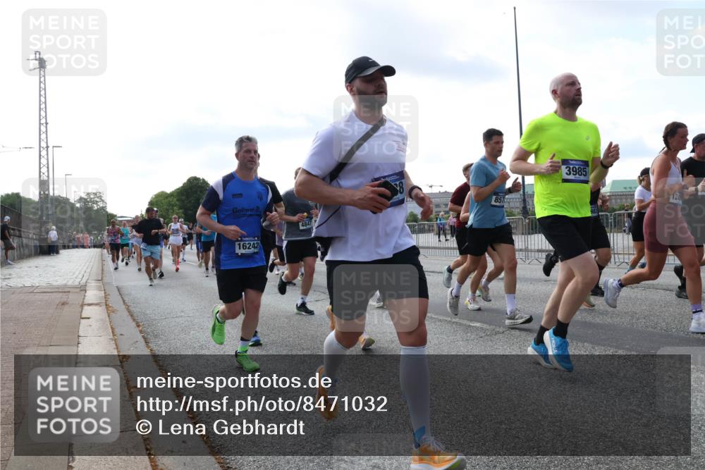 29.06.2025 - hella hamburg halbmarathon Lena Gebhardt http://msf.ph/oto/8471032 29.06.2025 09:55:34 Lombardsbrücke 16242, 4847, 857, 3985, 12, 1120, 1143, 1151, 1200, 1267, 1461, 1630, 1683, 1696, 1706, 1884, 1976, 2207, 2274, 2284, 2287, 2411, 2706, 2708, 2718, 2884, 3087, 3213, 3258, 3399, 3435, 3654, 3692, 3747, 3945, 3985, 4033, 4088, 4093, 4121, 4127, 4189, 4324, 4345, 4601, 4847, 4890, 4938, 5102, 5421, 5459, 5638, 5708, 5915, 6009, 6027, 6054, 6158, 6421, 6481, 6532, 6662, 6691, 6836, 6938, 6994, 7052, 7269, 7312, 8371, 8437, 8693, 8889, 9031, 9159, 9869, 9931 meine-sportfotos.de