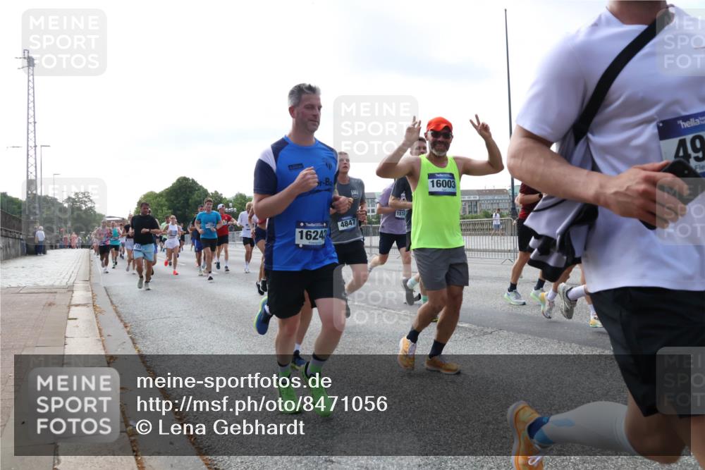 29.06.2025 - hella hamburg halbmarathon Lena Gebhardt http://msf.ph/oto/8471056 29.06.2025 09:55:35 Lombardsbrücke 16242, 4847, 1574, 16003, 49, 1120, 1143, 1151, 1200, 1267, 1461, 1630, 1683, 1696, 1706, 1884, 1976, 2207, 2274, 2284, 2287, 2411, 2706, 2708, 2718, 2884, 3087, 3213, 3258, 3399, 3435, 3654, 3692, 3747, 3945, 3985, 4033, 4088, 4093, 4121, 4127, 4189, 4324, 4345, 4601, 4847, 4890, 4938, 5102, 5421, 5459, 5708, 5915, 6009, 6027, 6054, 6158, 6421, 6481, 6532, 6662, 6691, 6836, 6938, 6994, 7052, 7056, 7269, 7312, 8371, 8437, 8693, 8889, 9159, 9931 meine-sportfotos.de